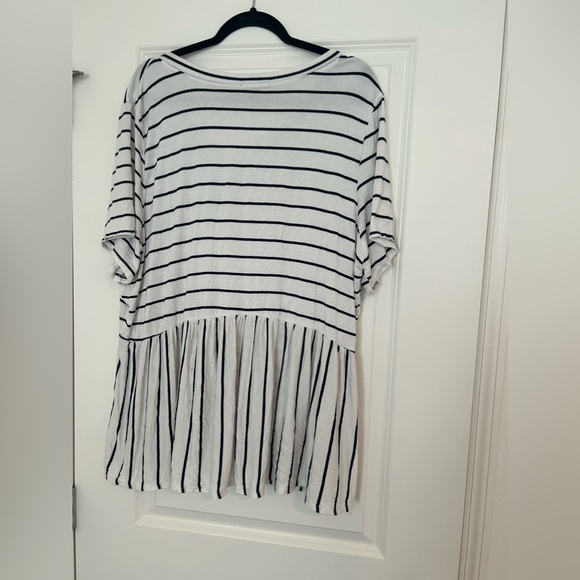 Lane Bryant 22/24 swing top - Picture 2 of 3